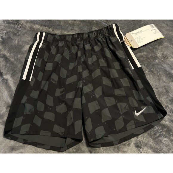 Nike Other - MEDIUM Nike Dri-FIT Challenger Graphic 7in Shorts DX0896-010